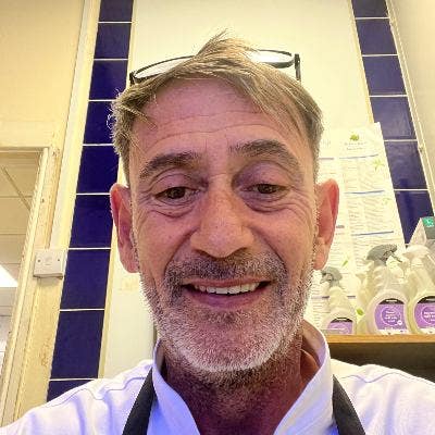Professional Male seeks a double room Main Photo