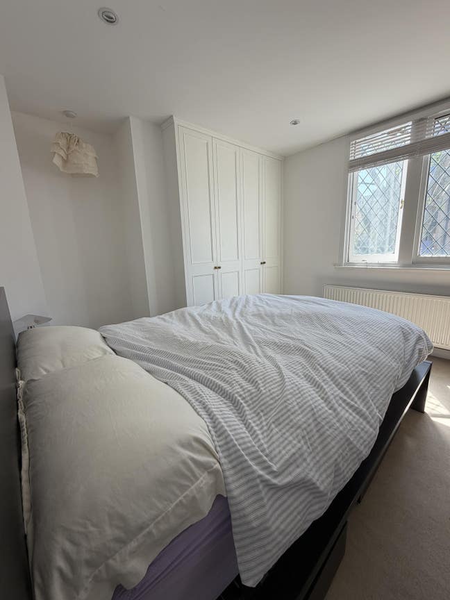 Spacious Double Room in Bow ✨ Main Photo