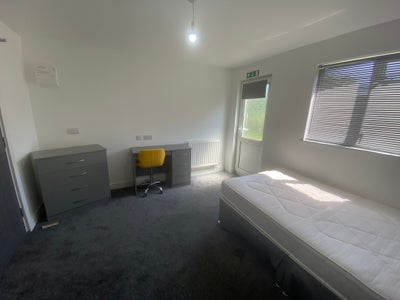 En-Suite Rm5, Orton, PE2-Bus route to Lynchwood Main Photo