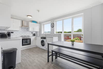 Modern and Clean  Double Rooms in House Share! Main Photo