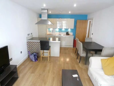 3 bedroom flat on Bow Common  Main Photo