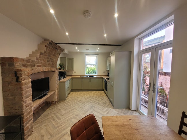 Large rooms available now! Furnished if requied Main Photo