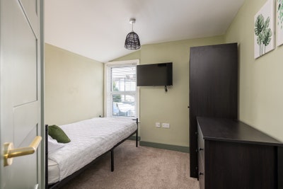 Single Room with Ensuite, &pound;0 Deposit Main Photo