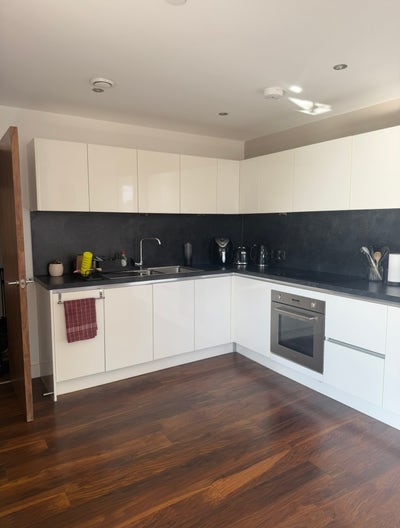 Room Available – Females Only 🏡✨ Main Photo