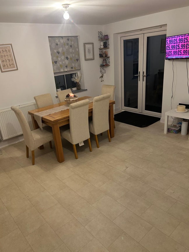 Room available in 4 bed detached house Main Photo