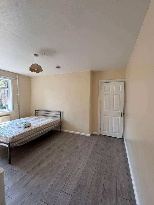 Clean, friendly house in excellent location Main Photo