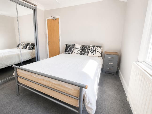 Good size double room inclusive of bills & WI-FI Main Photo