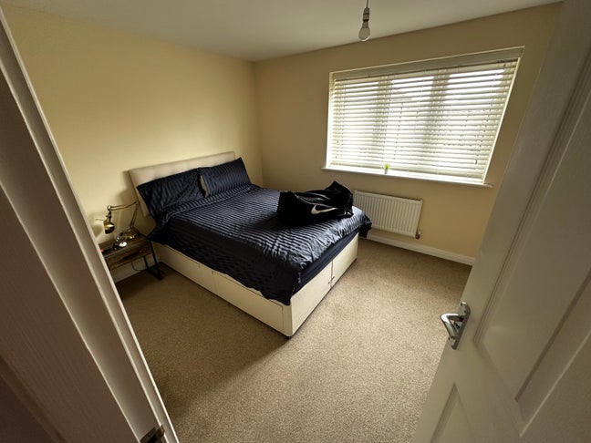 Spacious Double Room in Modern 2-Bed House – Bills Main Photo