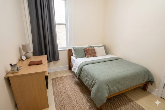 Cheapest room by Elizabeth line! Ealing!  Main Photo