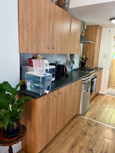 Lovely double room available in a peaceful hom.  Main Photo