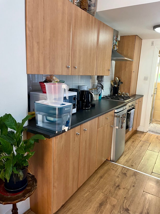 Lovely double room available in a peaceful hom.  Main Photo