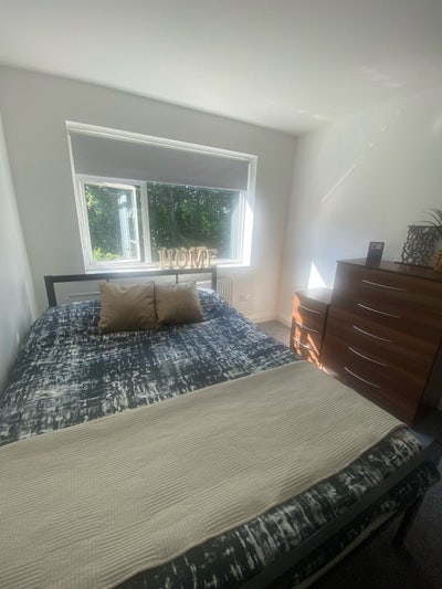 🏡Large Double Room with Own Bathroom! Main Photo