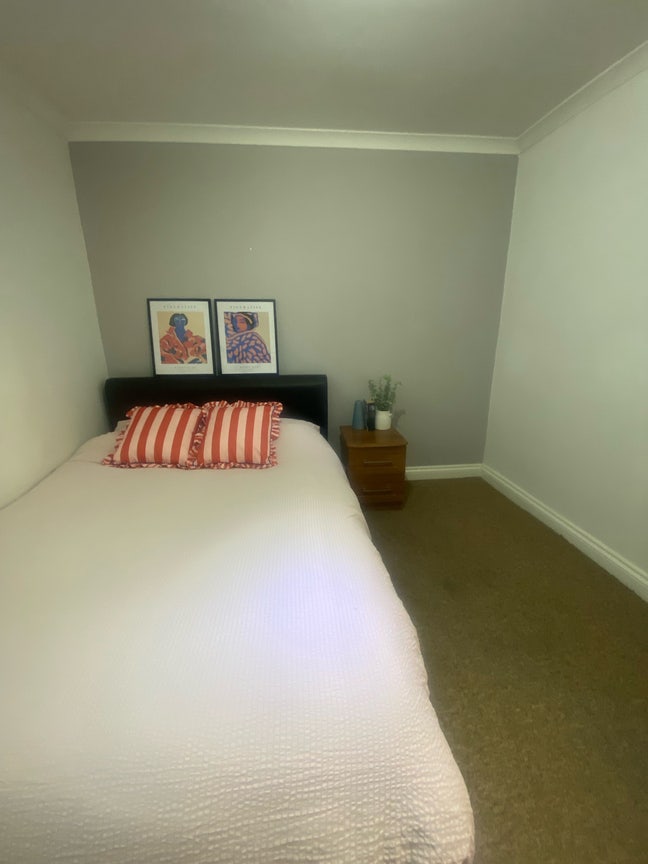 Your NEW room available NOW in young houseshare!  Main Photo