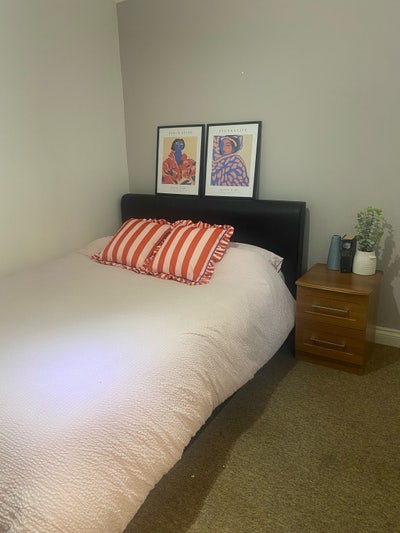Your NEW room available NOW in young houseshare!  Main Photo