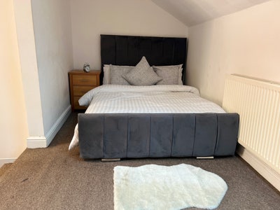 Rare find! City Centre En-suite Studio  Main Photo