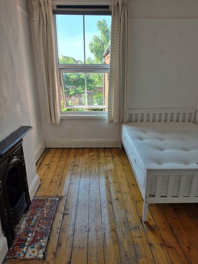 Lovely Double Room &pound;490 pcm low deposit of &pound;212 Main Photo