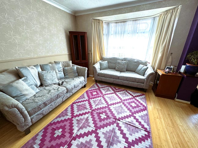 3 Bed House Newbury Park &pound;2795 Pcm Main Photo