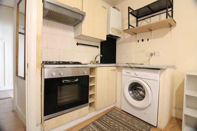 Incl Utility Bills- Self Contained Studio Main Photo