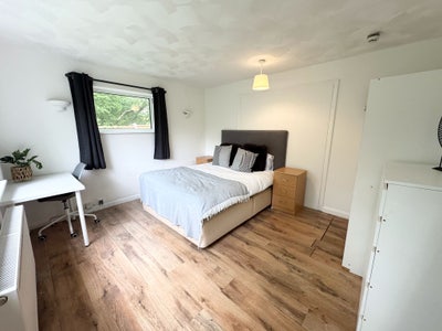 Large Double Room Near Hospital Main Photo