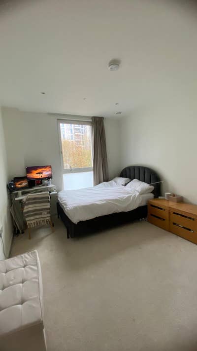 Ensuite double bedroom in East Village Main Photo