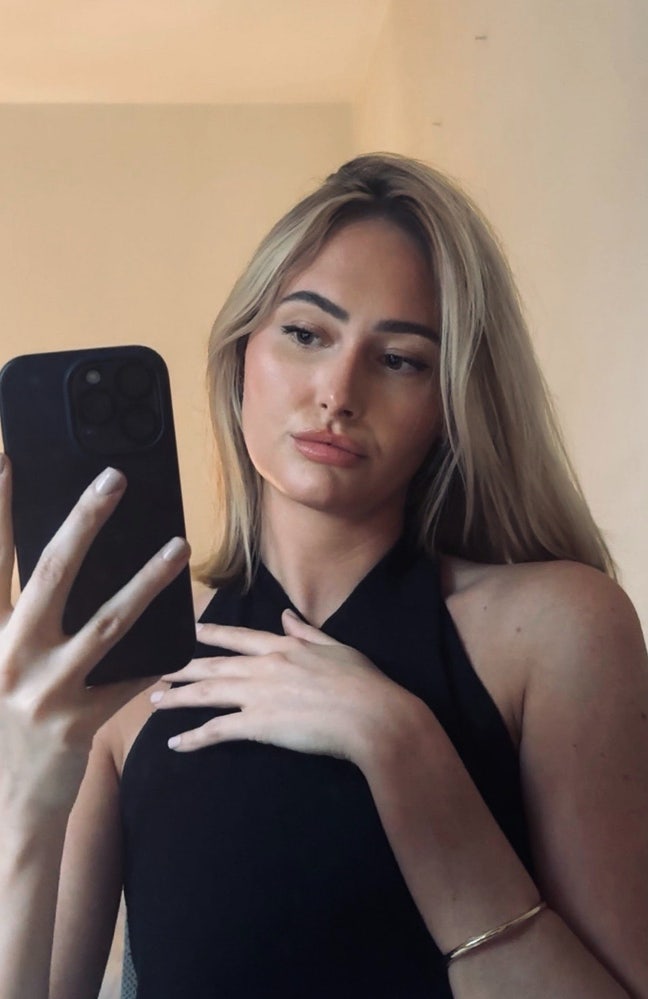 26y/o F - full time professional  Main Photo