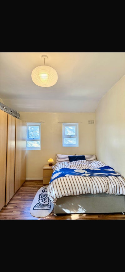 Spacious double room with lots of natural light Main Photo