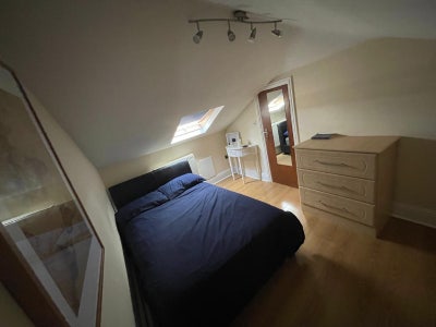 Top floor  Double in excellent location Main Photo