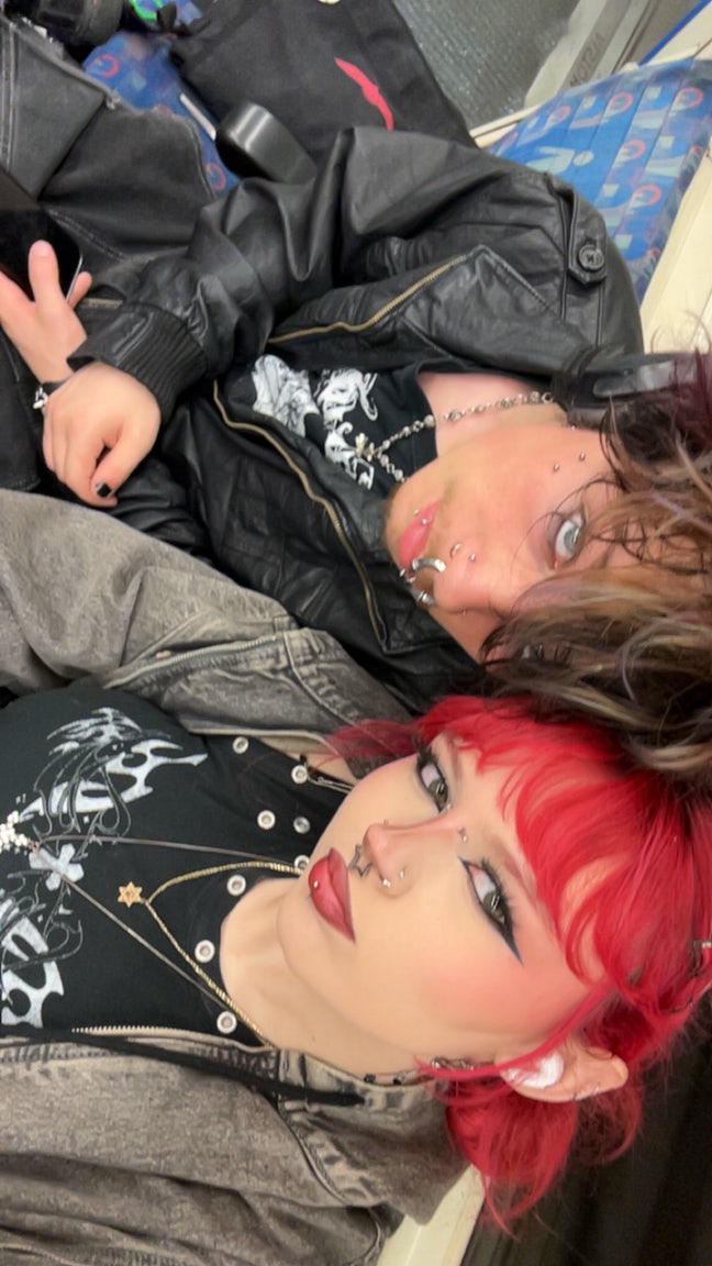 Couple seeking Room Main Photo