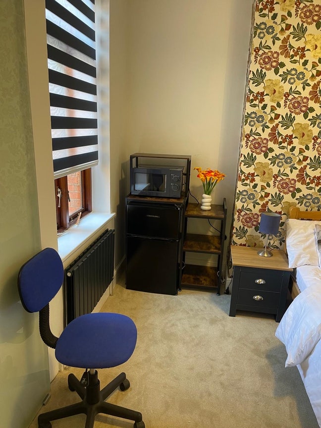 Large Room 2 Min Walk to Northampton General Hospi Main Photo
