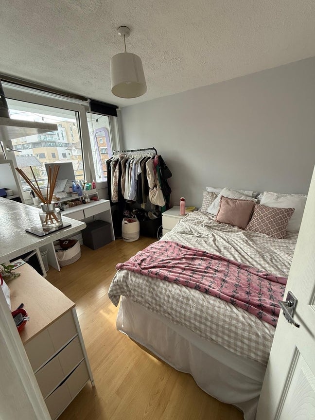 Double in Lively flat in Bow (E3) Main Photo