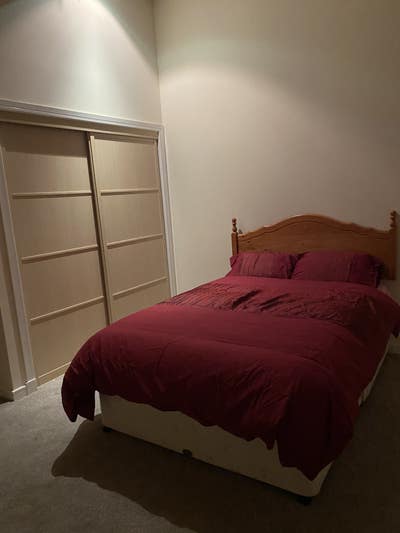 Double room in spacious city centre flat Main Photo