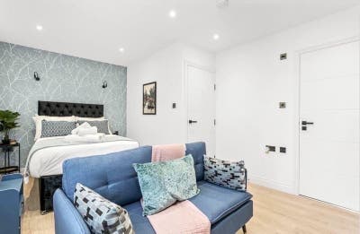 🏡✨ Stunning Studio Flat in Uxbridge – Prime Locat Main Photo