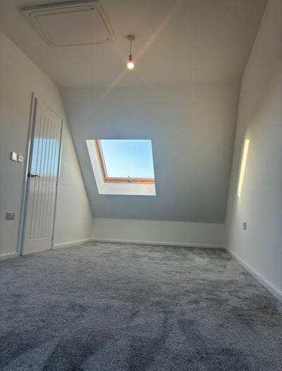 Spacious Double Room in Modern 3-Bedroom House  Main Photo