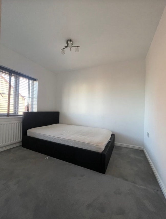 Double room en-suite for rent.  Main Photo