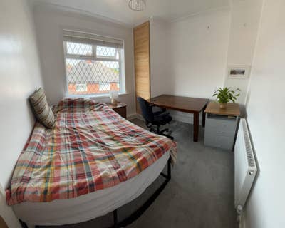 Double room in modern home in S6 Main Photo