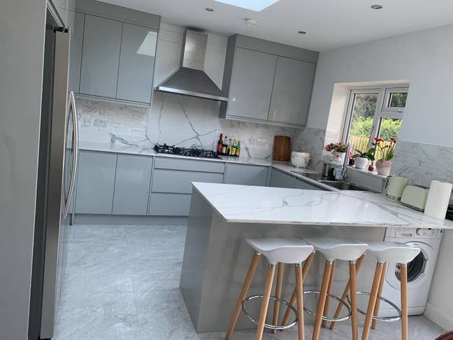An extra-large double bedroom in Eastcote Main Photo