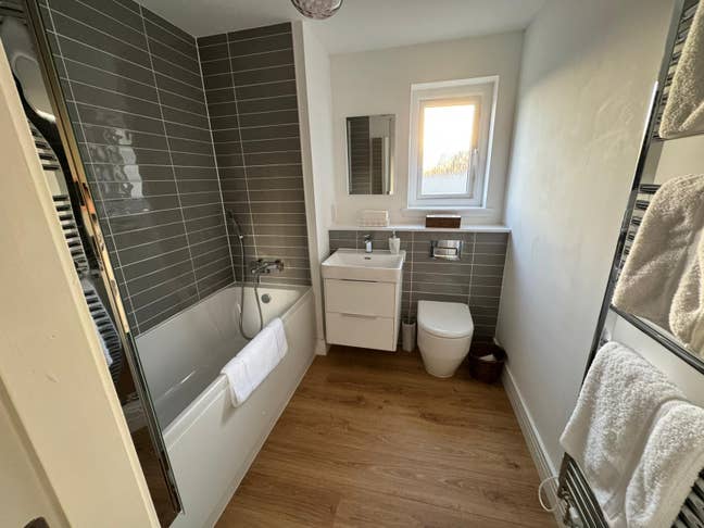 Lovely bright double room Main Photo