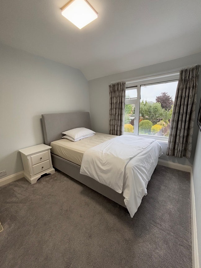 Stylist, quite , clean double bed room  Main Photo