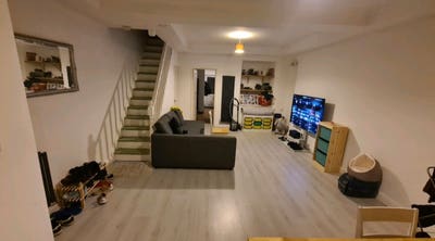 Room for rent in two bedroom house Main Photo