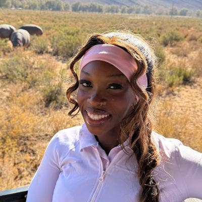 Professional Female seeks a single or double room Main Photo
