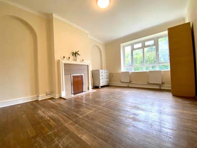 Spacious 4 Bed Near Swiss Cottage Main Photo