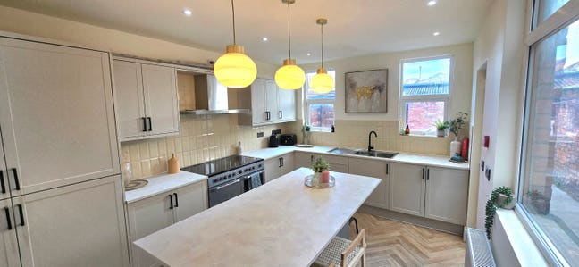 Ensuite Room with Kitchenette Main Photo