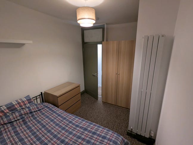 Double room in friendly house at Victoria Park  Main Photo