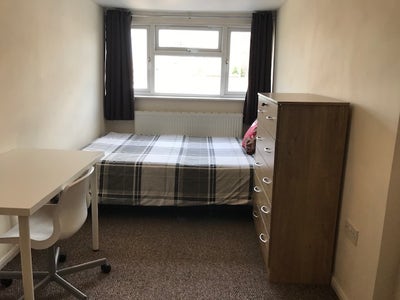 Double Room - Close to City Centre Main Photo
