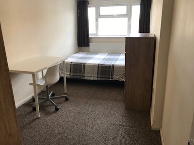Double Room - Close to City Centre Main Photo