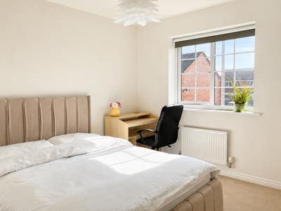 En-Suite Double Room in Shared Home Main Photo