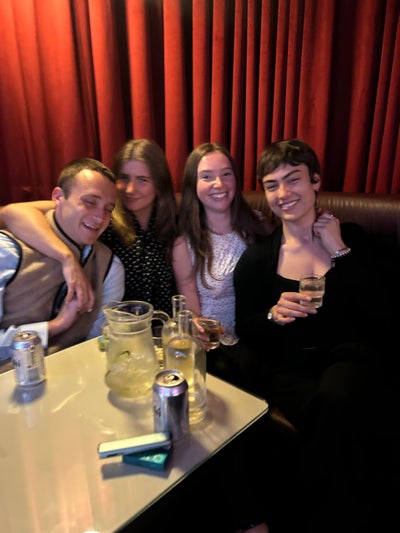 Young professional looking for a friendly flat Main Photo