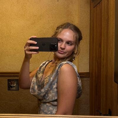     Fashion student looking for a calm, friendly h Main Photo