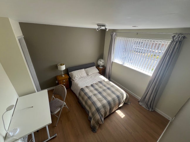 Double Bedroom in Shared House Main Photo