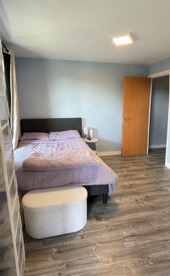 Spacious Double Room | Bills Inc| Gatwick links Main Photo